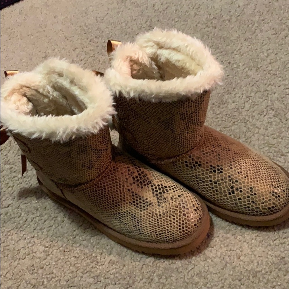 Snakeskin Bailey bow uggs